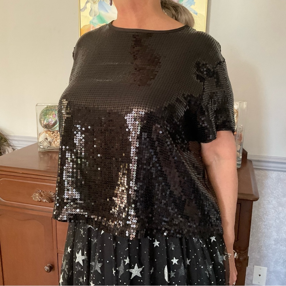 Black fully lined short sleeve top.